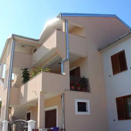 Eskinja Hotel 3*